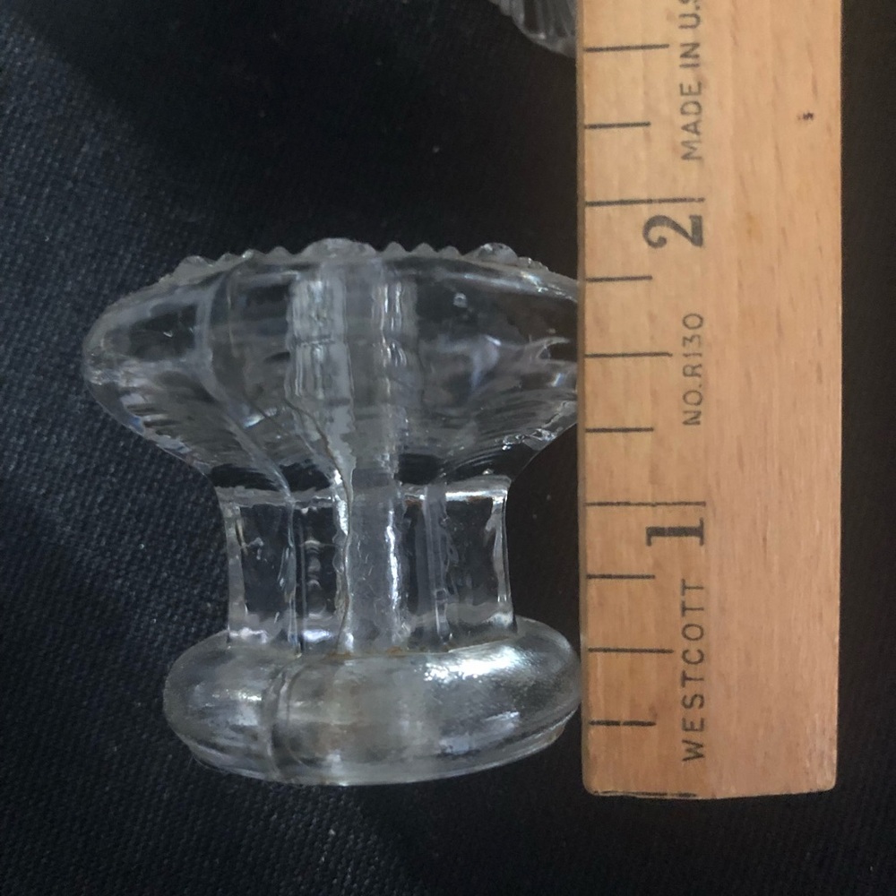 Vintage Clear Glass Door Knobs – Floral Design – Set of 7 - Picture 6 of 9